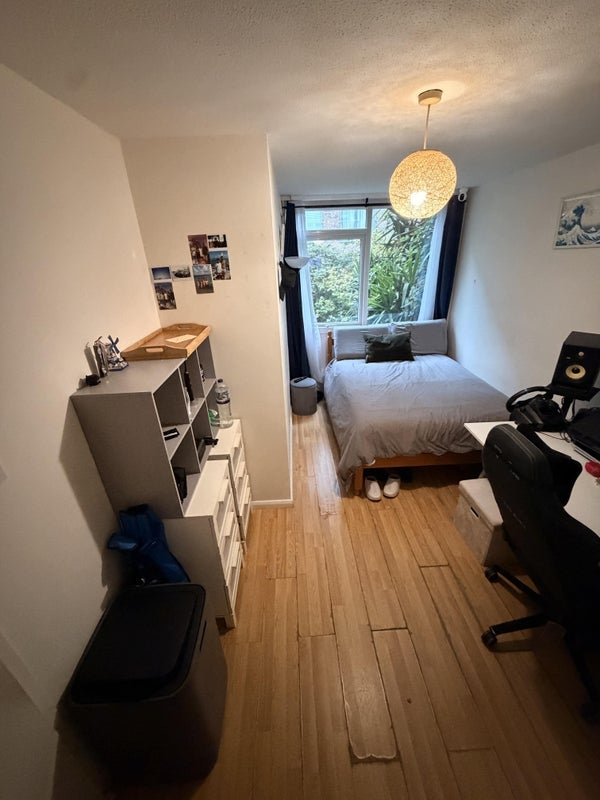 Room York Road in Greater London