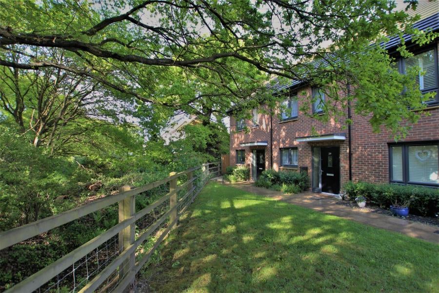 House Hoad Crescent in Woking