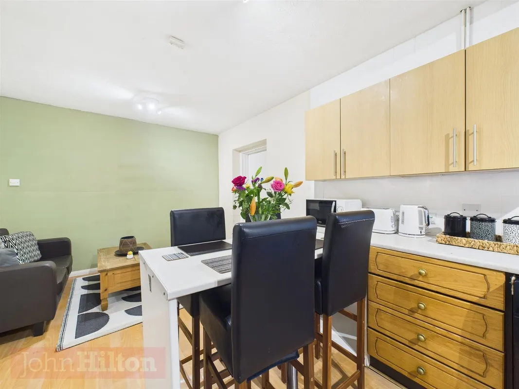 Flat Knepp Close in Brighton