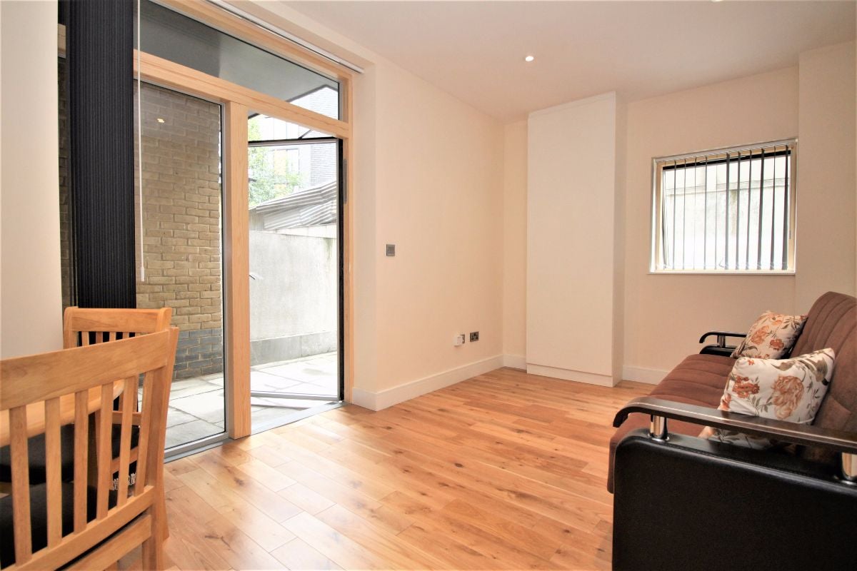 Flat Shirley Street in Greater London