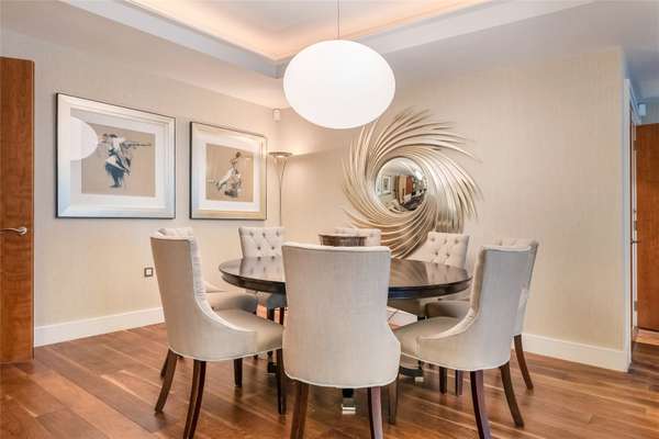 Flat Lancelot Place in City of Westminster