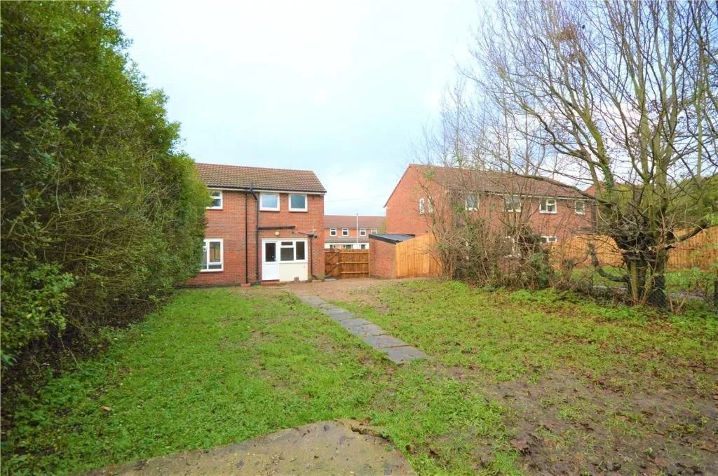 House Beavers Crescent in Greater London