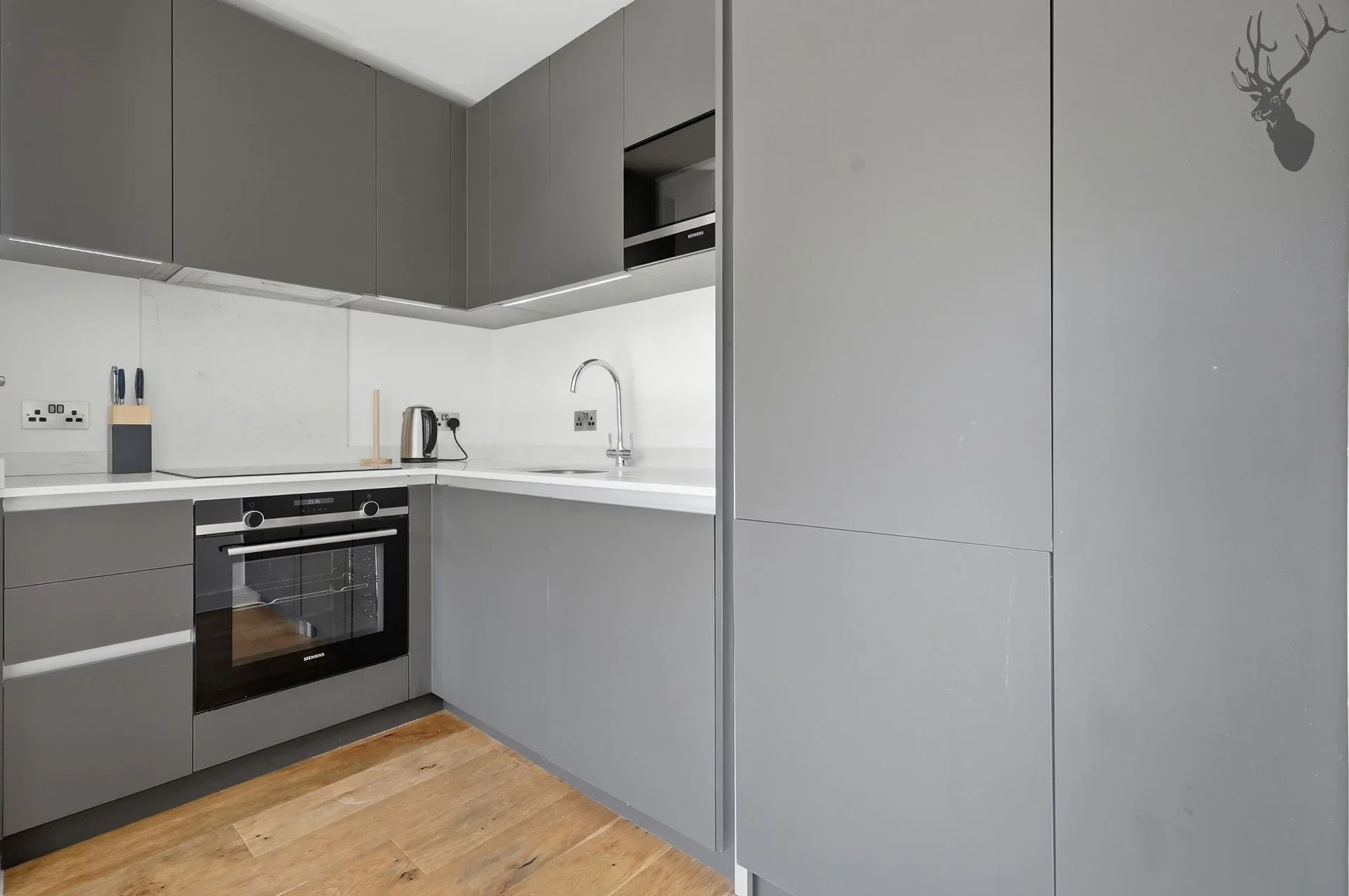 Flat Court Yard in Greater London