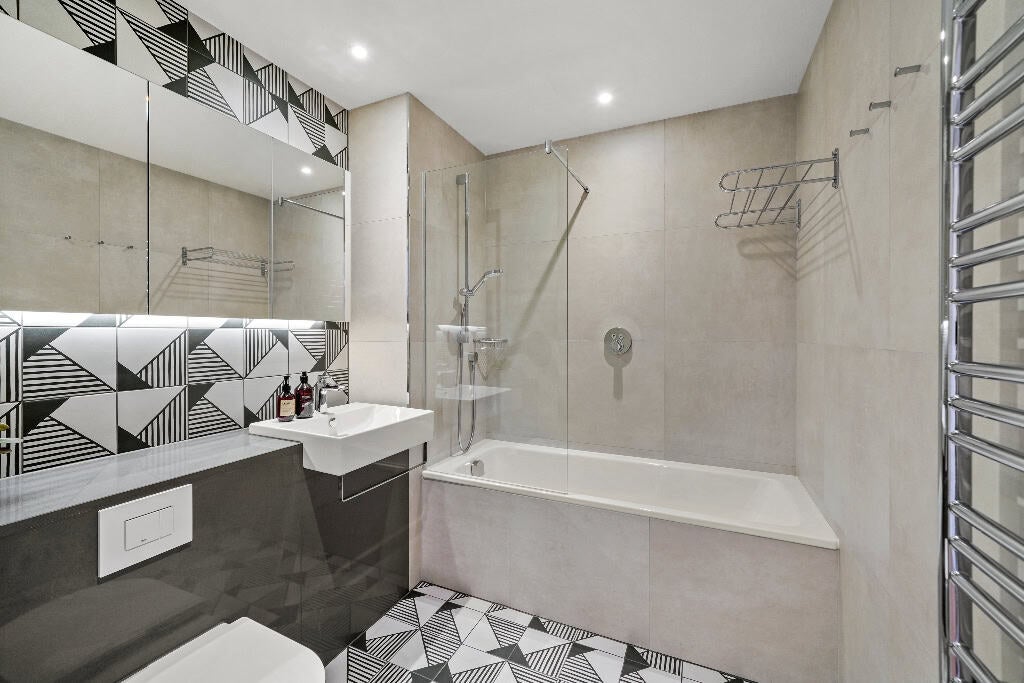 Flat Anthems Way in Greater London
