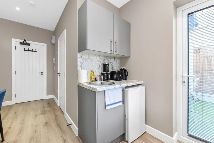 Room Mayfield Avenue in Southend-on-Sea