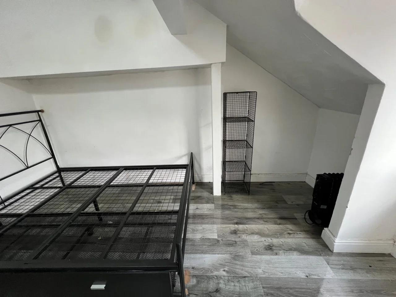 Flat Cromwell Grove in Manchester