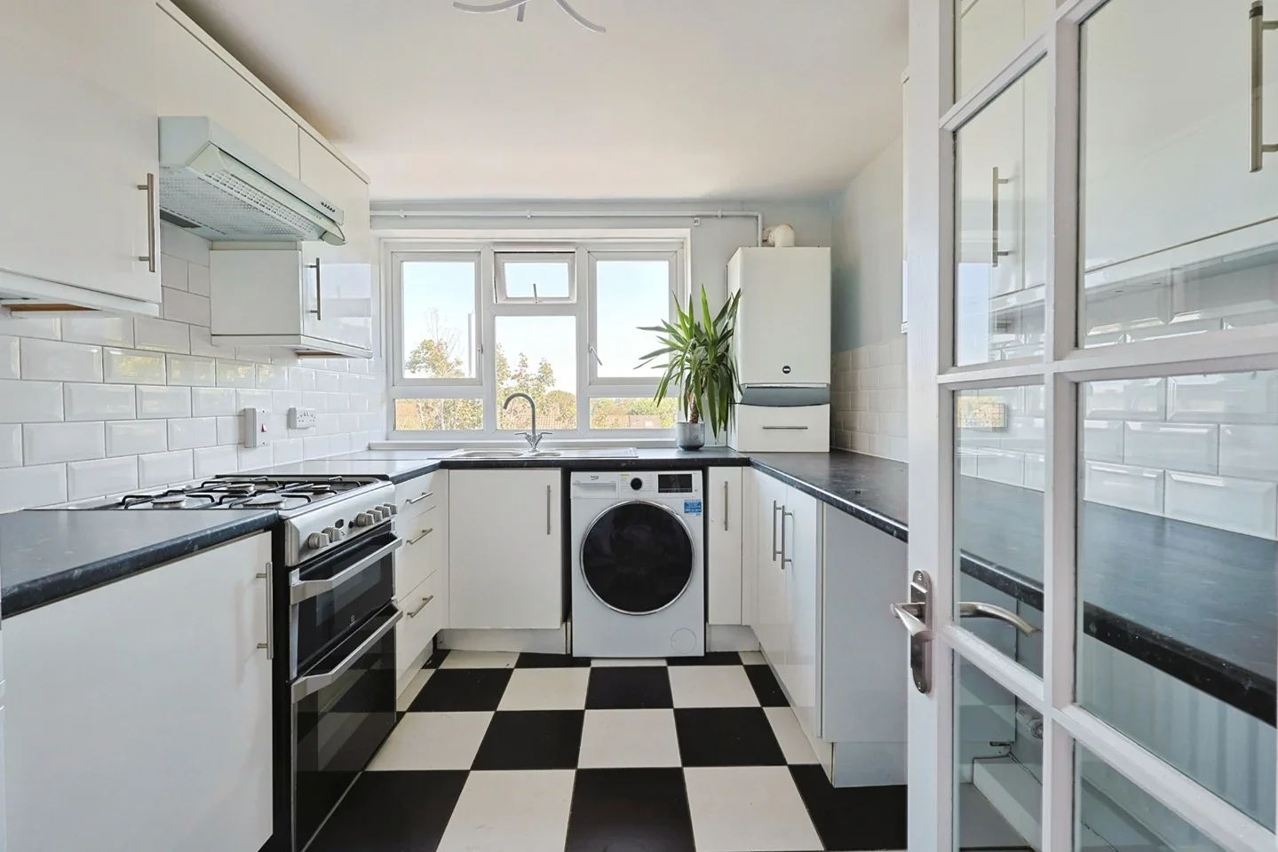 Flat Upper Richmond Road in Greater London