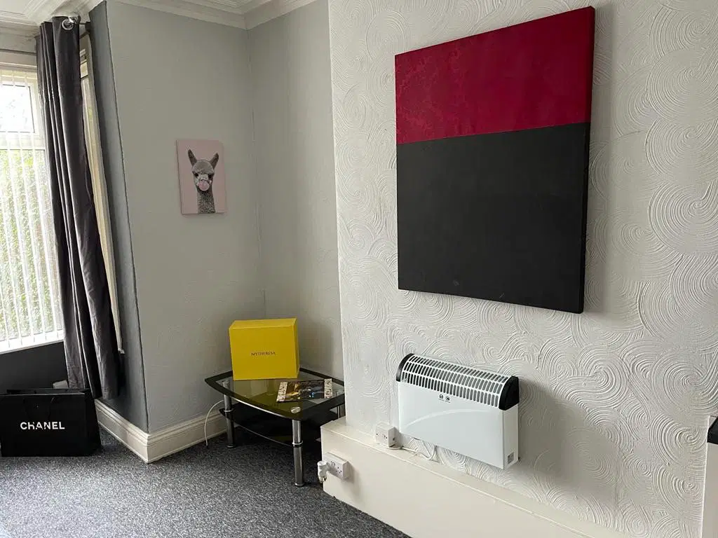 Room Austhorpe Road in Leeds