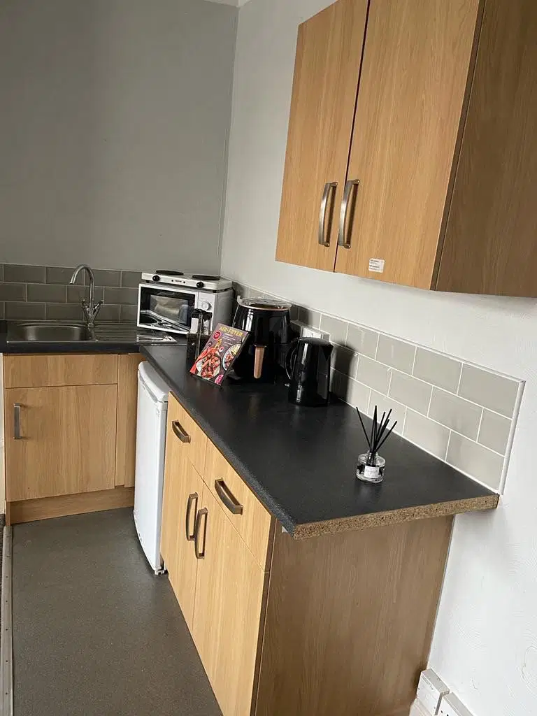 Room Austhorpe Road in Leeds
