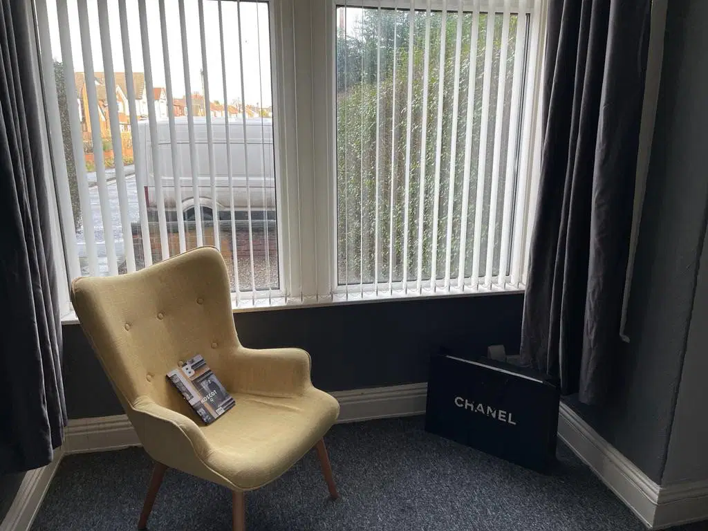 Room Austhorpe Road in Leeds