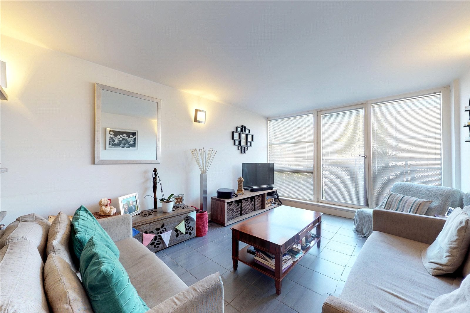 Flat Lant Street in Greater London