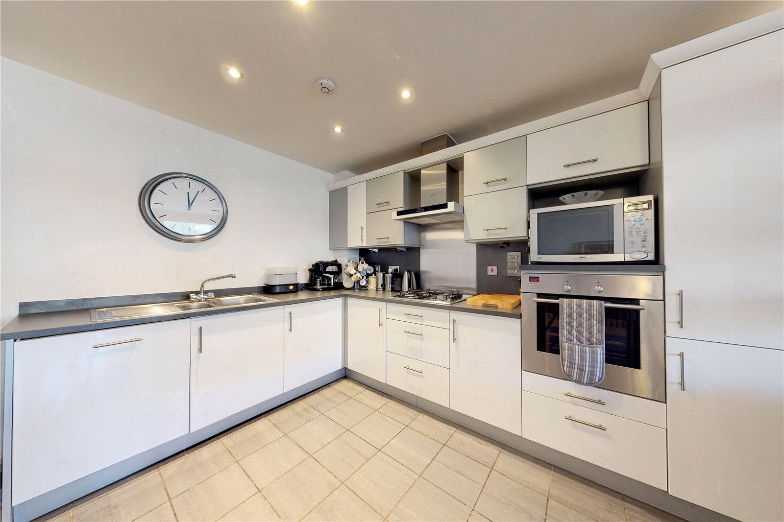 Flat Lant Street in Greater London
