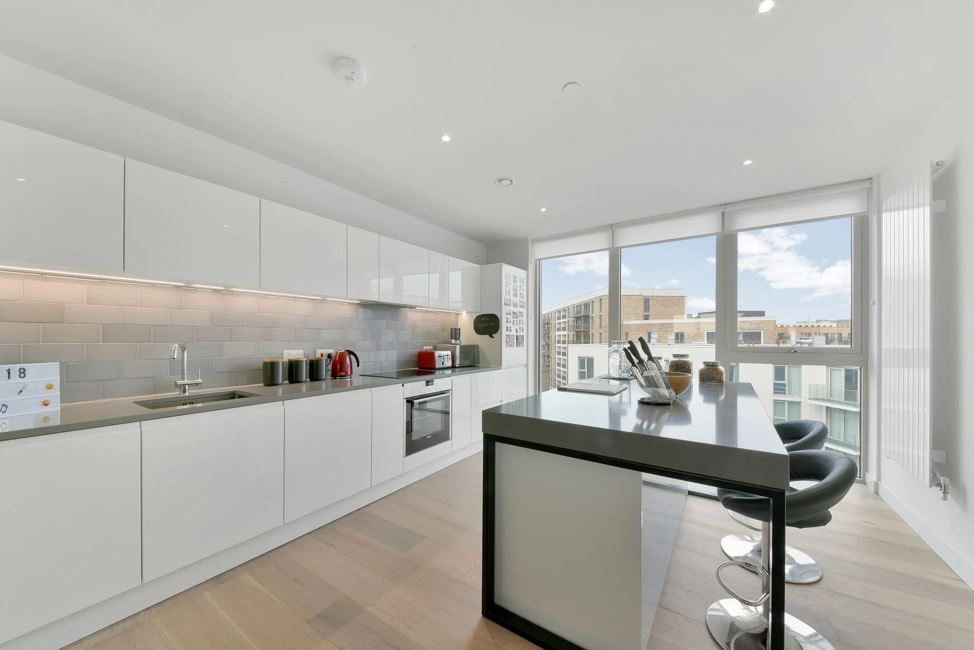 Flat Admiralty Avenue in Greater London