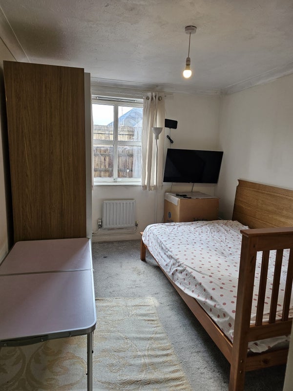 Room Colchester Road in Greater London