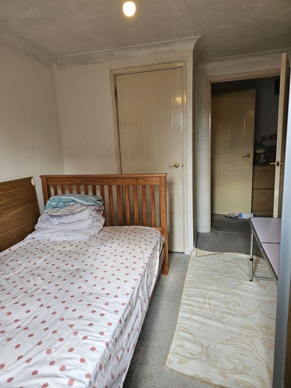 Room Colchester Road in Greater London