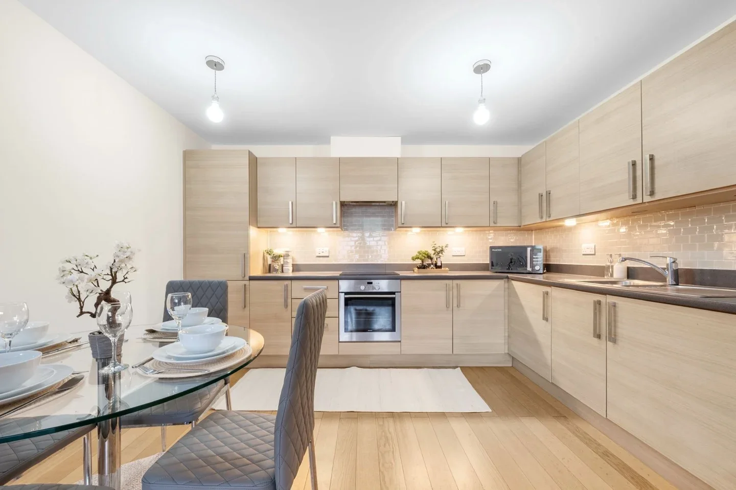 Flat Empire Way in Greater London