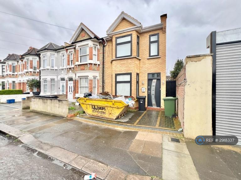 House Mortlake Road in Greater London