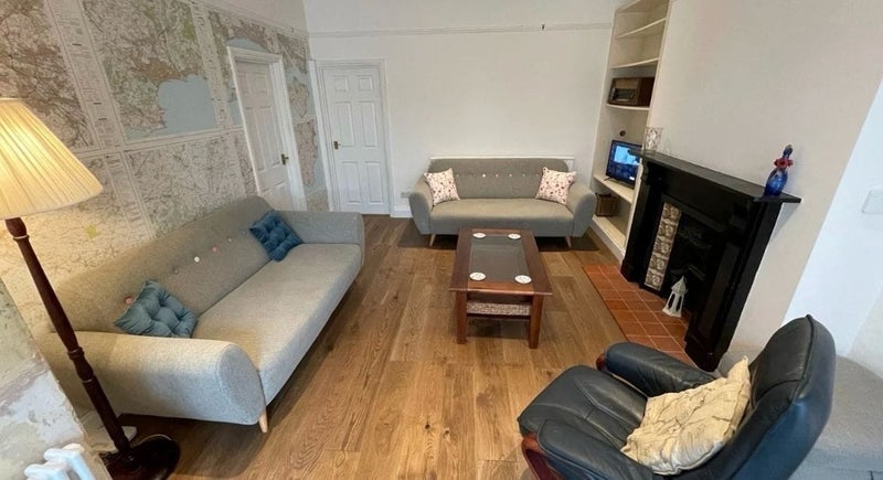 Flat Kingsbridge Road in Poole