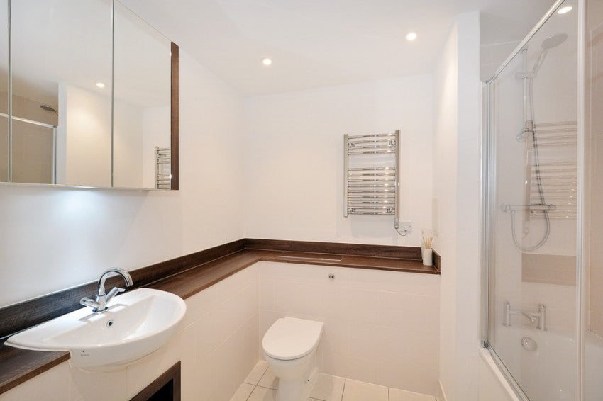 Flat Surrey Quays Road in Greater London