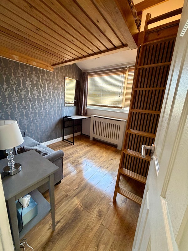 Room Gaywood Close in Greater London