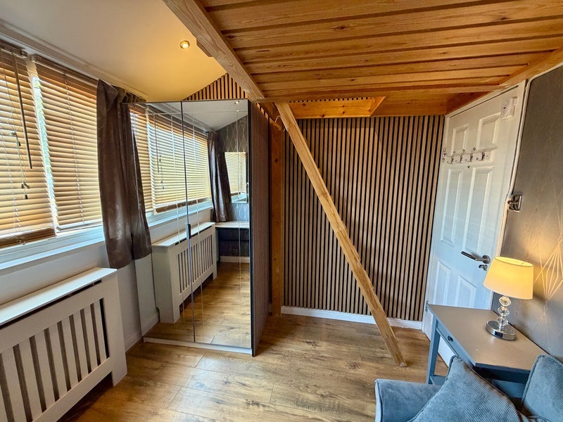 Room Gaywood Close in Greater London