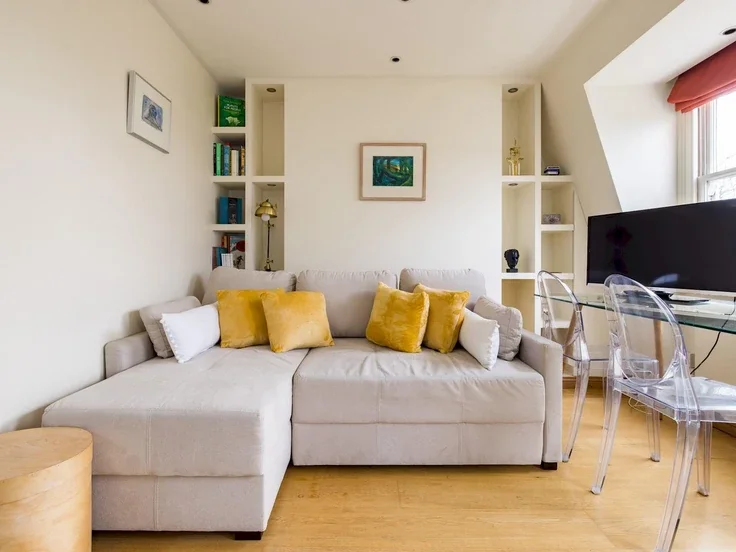 Flat Kempsford Gardens in Greater London