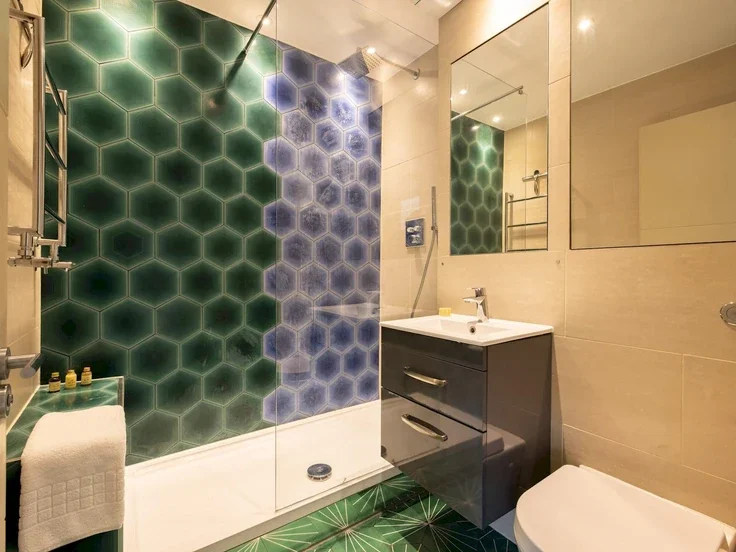 Flat Kempsford Gardens in Greater London