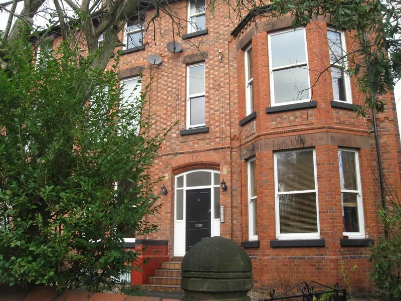 Flat Sefton Drive in Liverpool