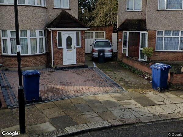 House Danemead Grove in Greater London