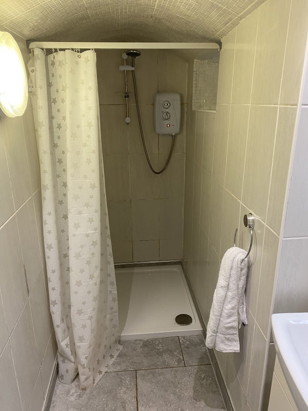 Flat Bath Road in Bristol