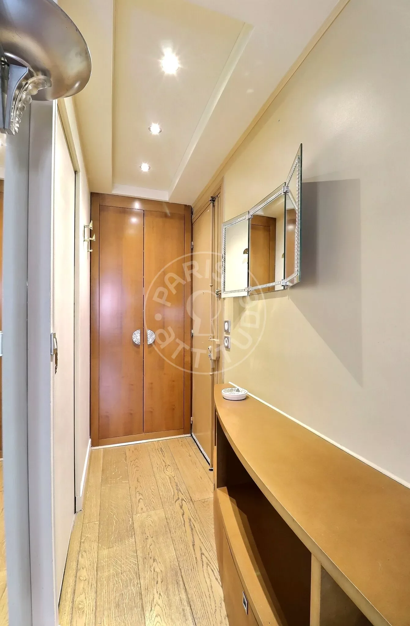 Flat Rue Franquet in Paris