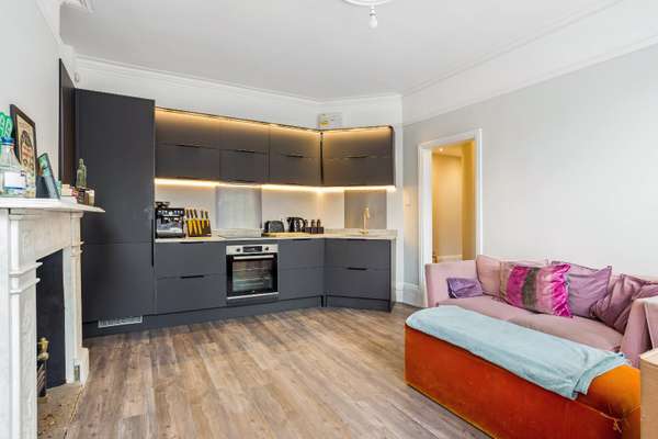 Flat Carlisle Avenue in St Albans