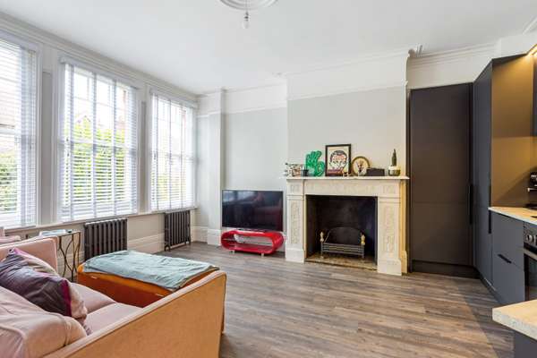 Flat Carlisle Avenue in St Albans