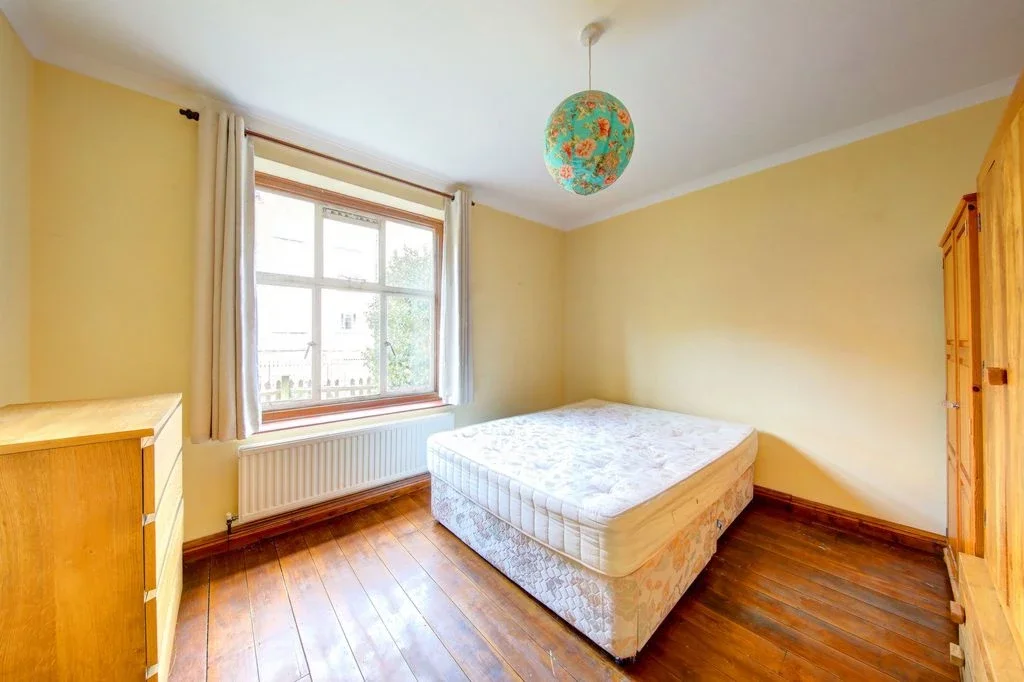 Flat Fairfield Drive in Greater London