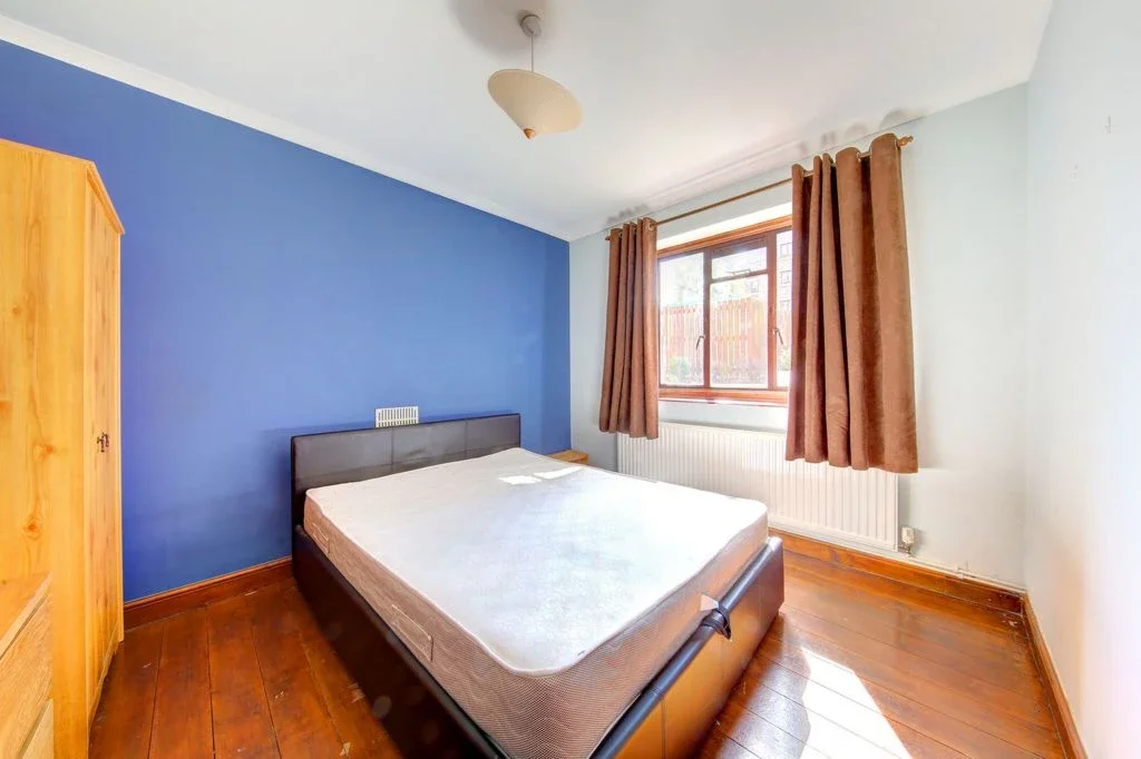 Flat Fairfield Drive in Greater London