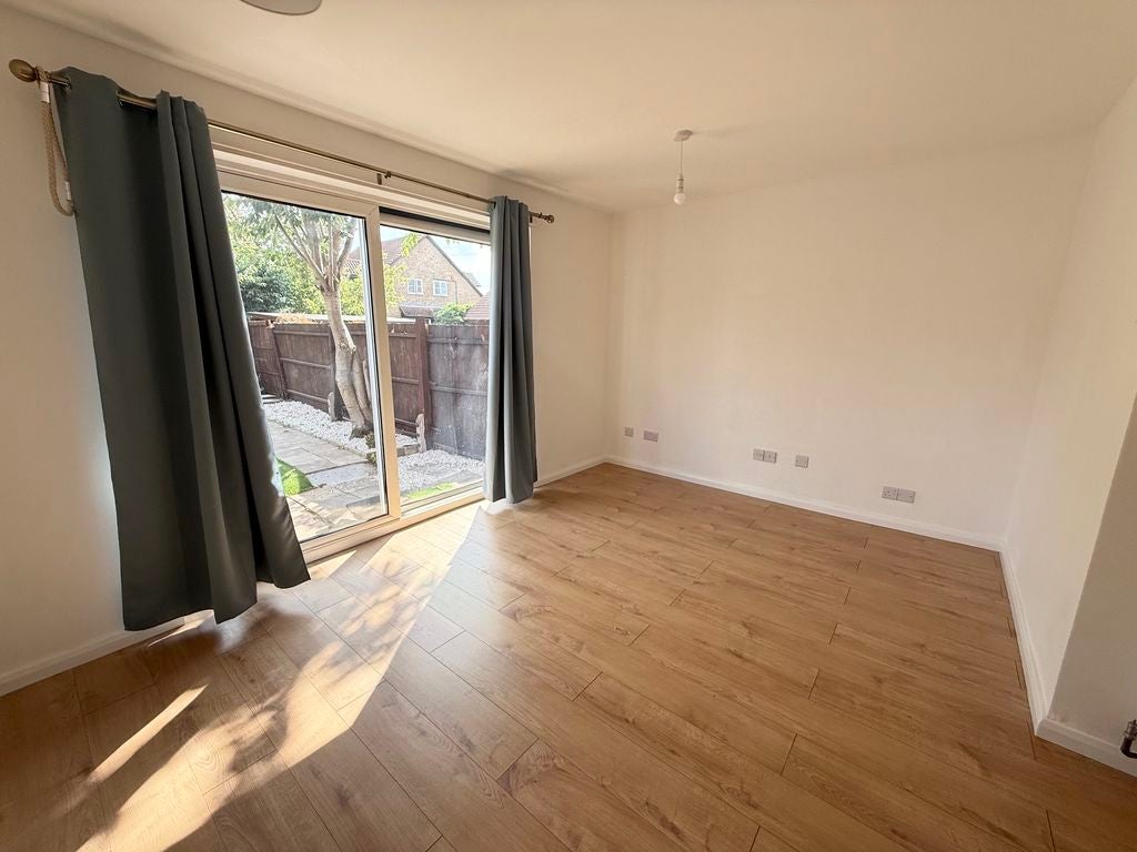 House Mahon Close in Greater London