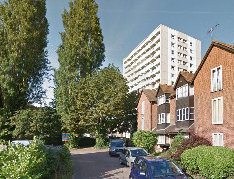 House Mahon Close in Greater London
