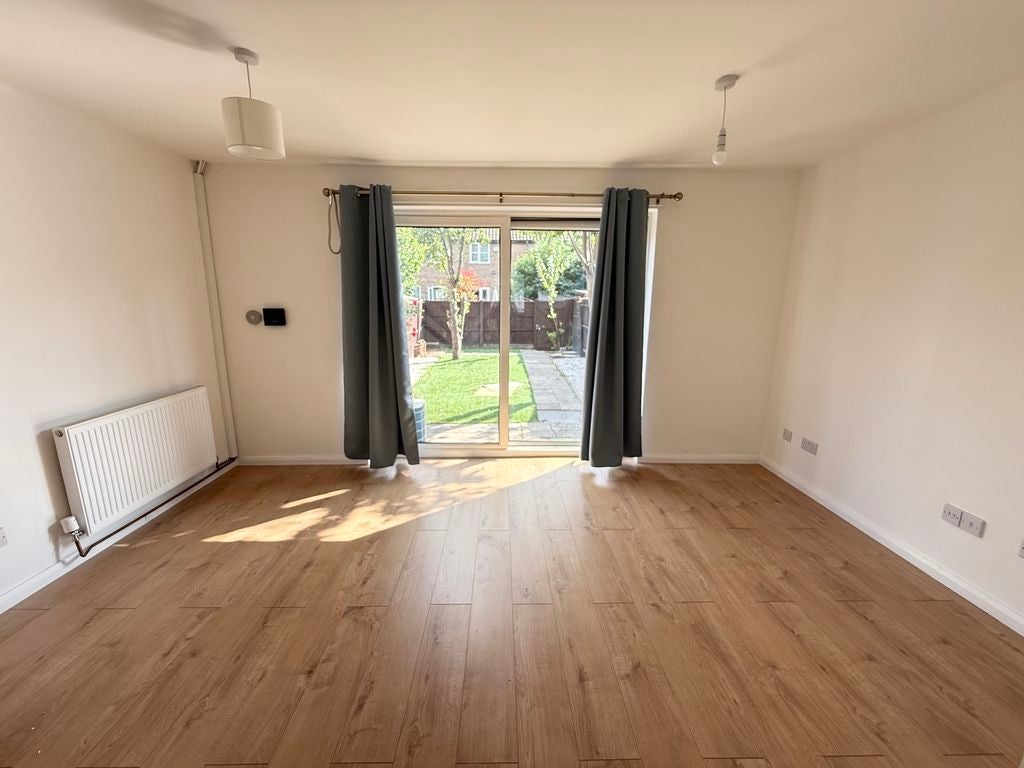 House Mahon Close in Greater London