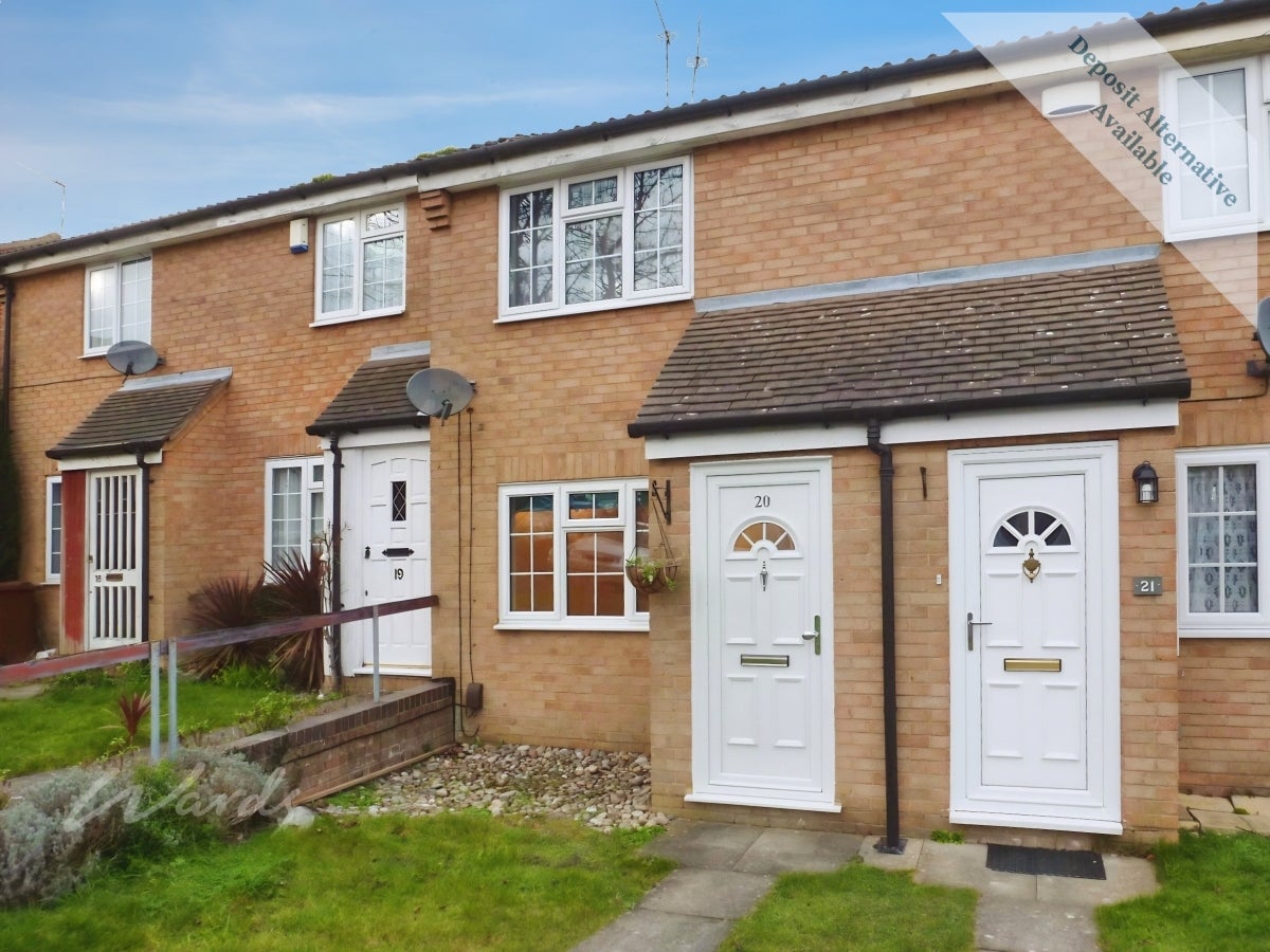House Gatcombe Close in Chatham