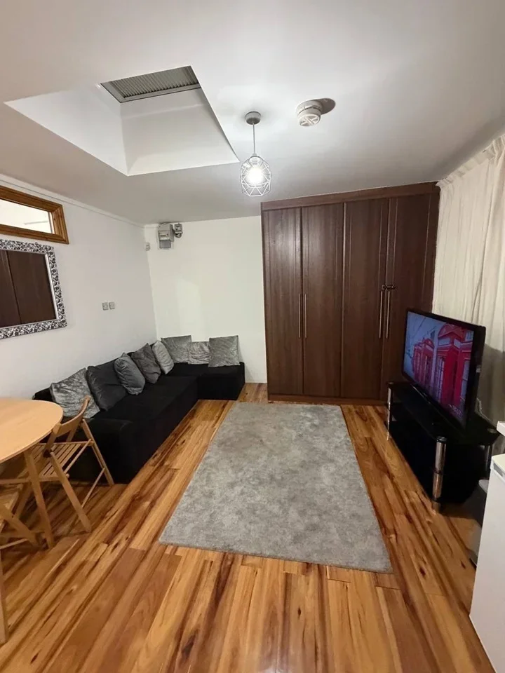Flat Devons Road in Greater London