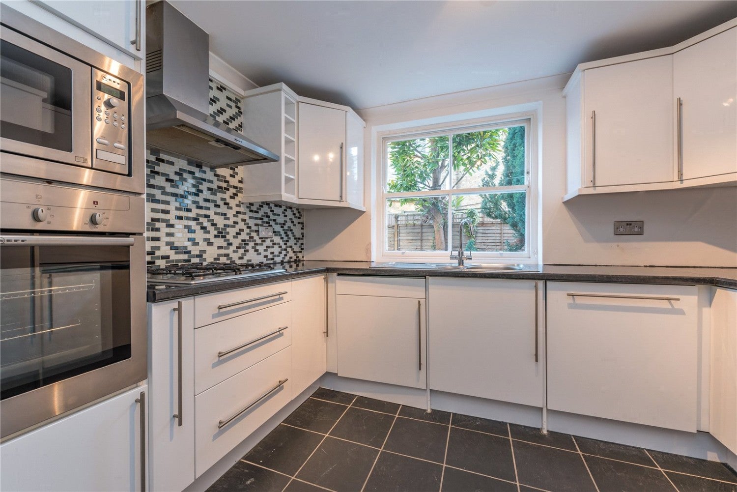 Flat Downham Road in Greater London