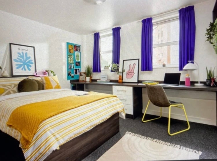 Room Berry Street in Manchester