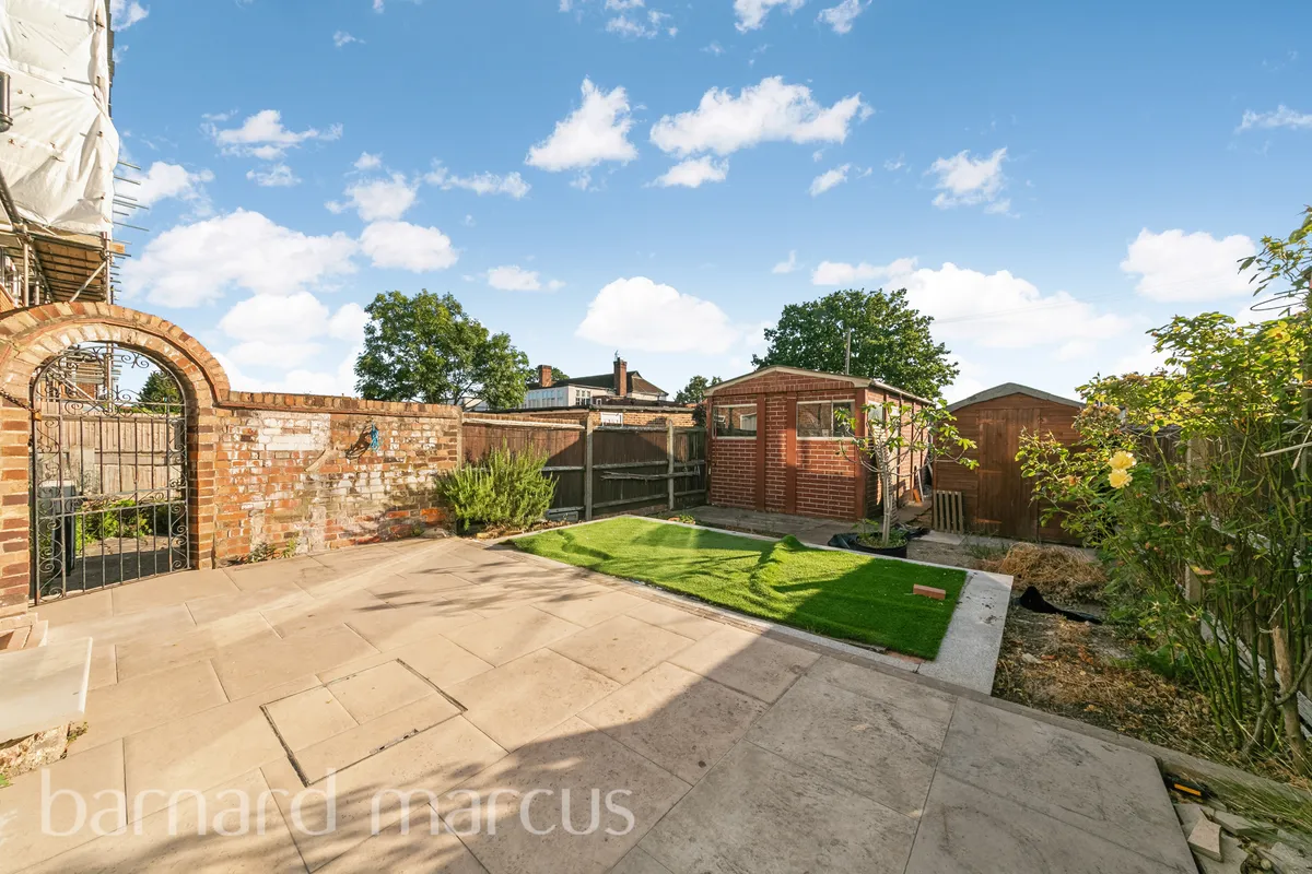 House Wide Way in Greater London