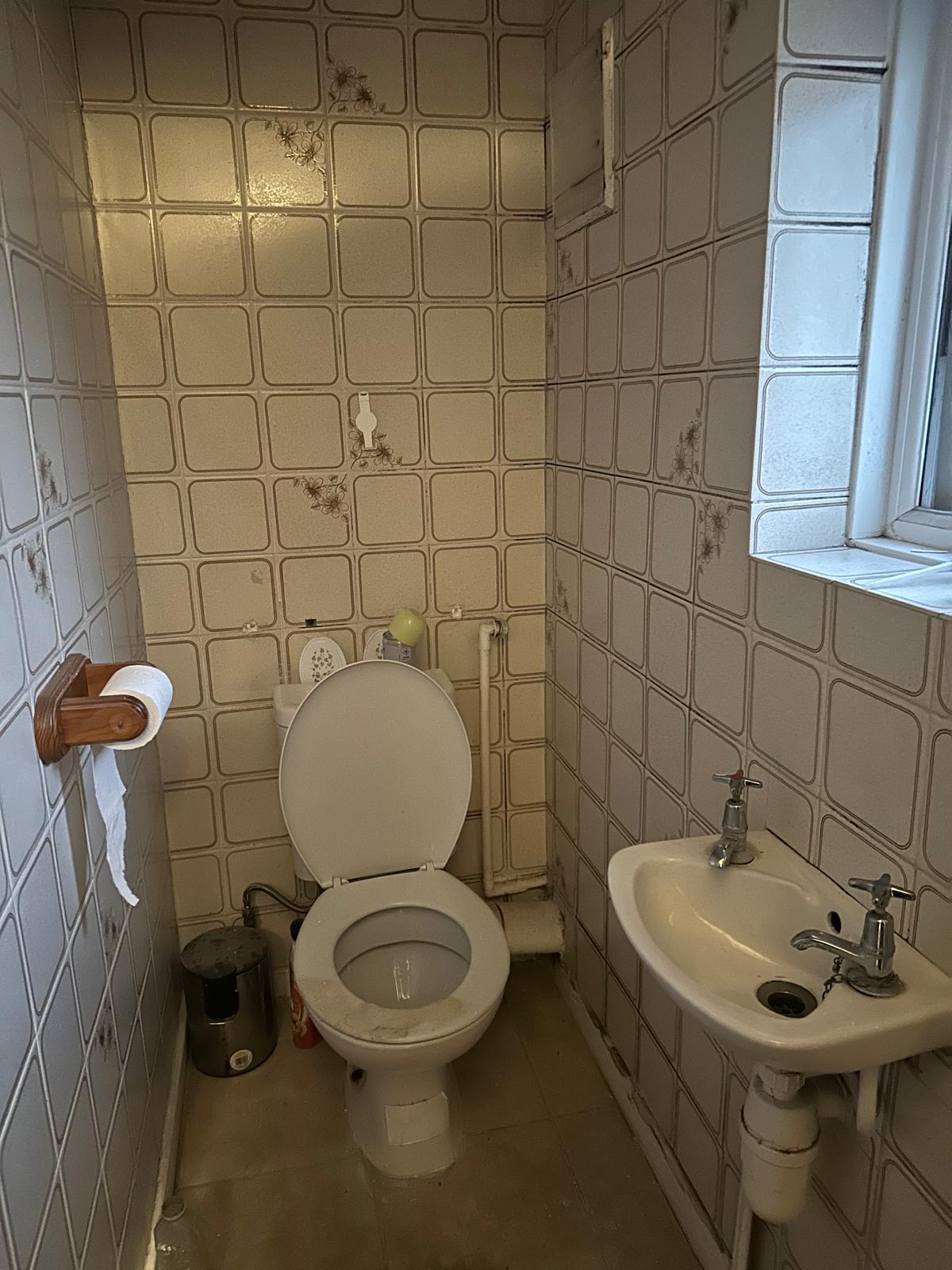 Room Felton Road in Greater London