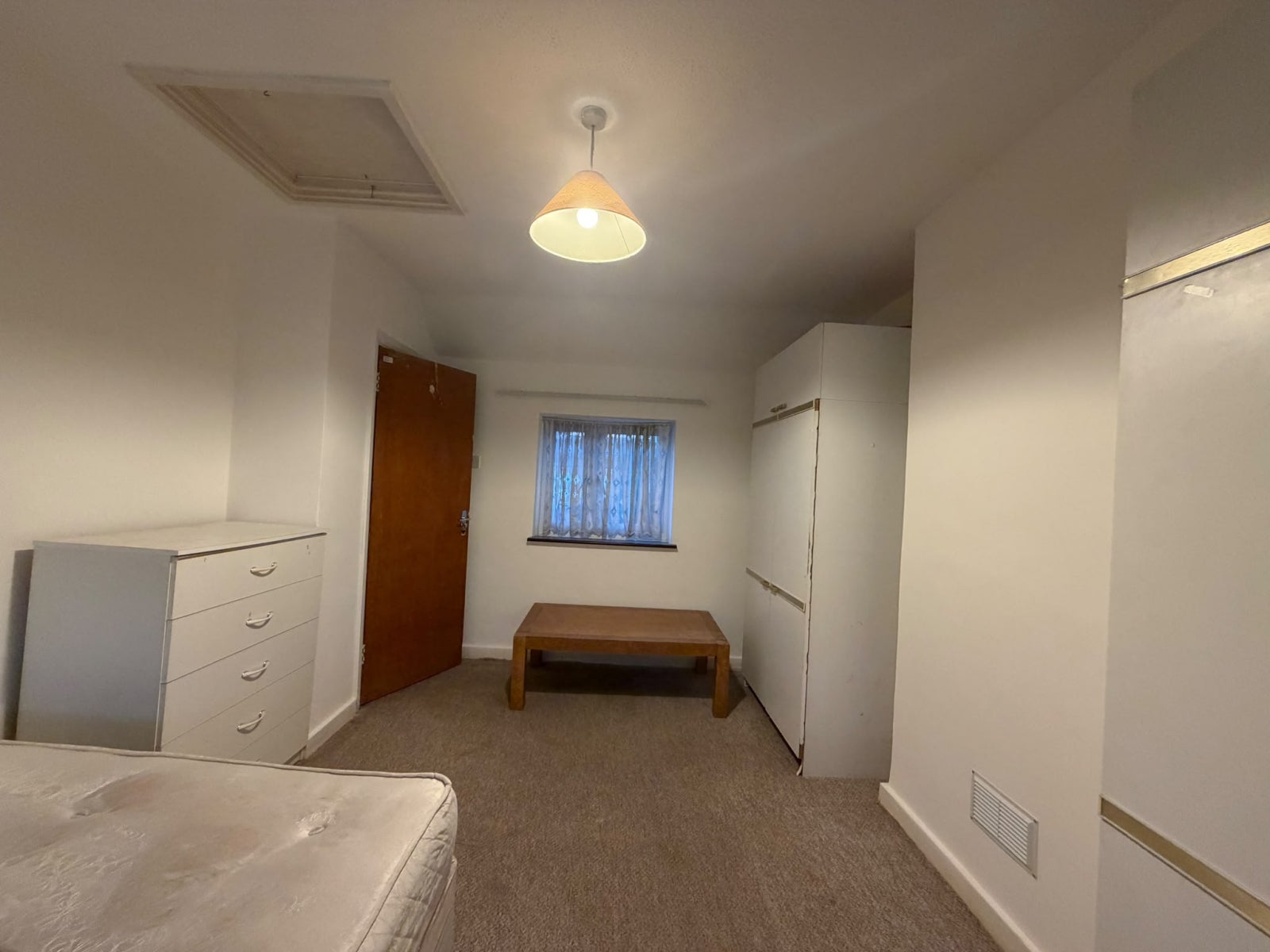 Room Felton Road in Greater London