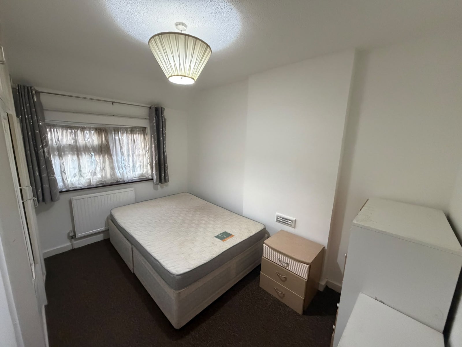 Room Felton Road in Greater London