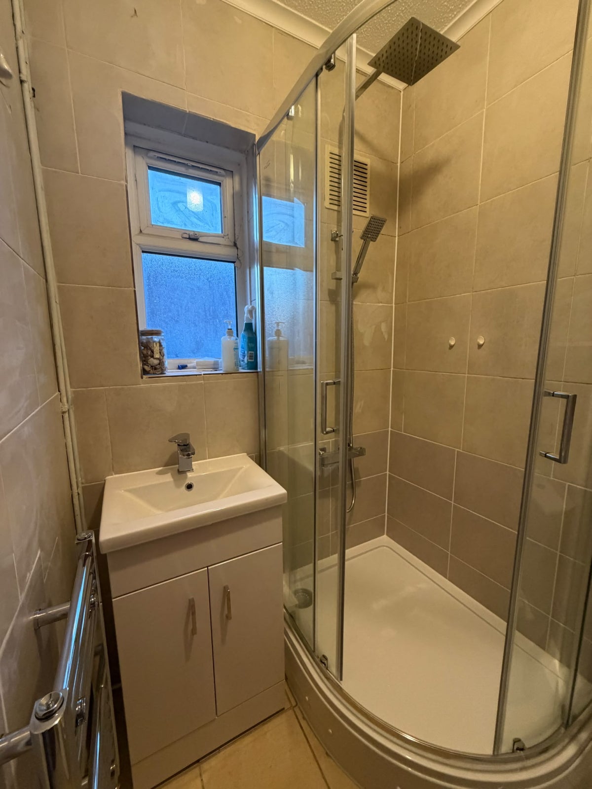 Room Felton Road in Greater London