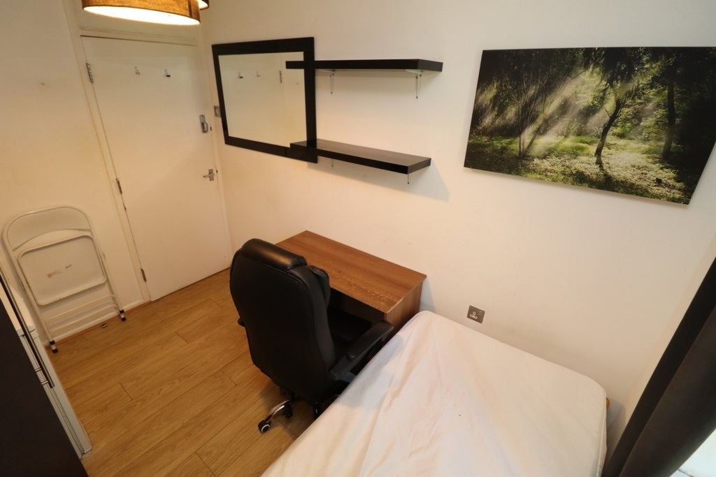 Room Globe Road in Greater London
