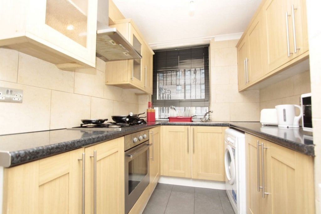Room Globe Road in Greater London