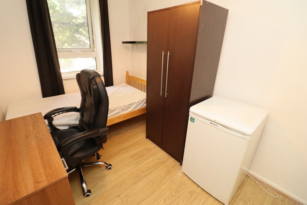 Room Globe Road in Greater London